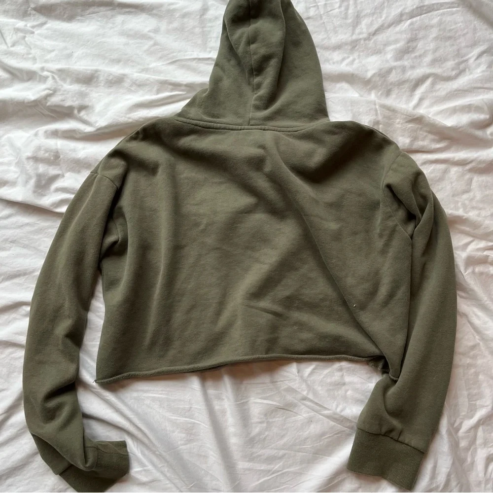 🫒olive green cropped hoodie🫒 - Picture 2 of 3